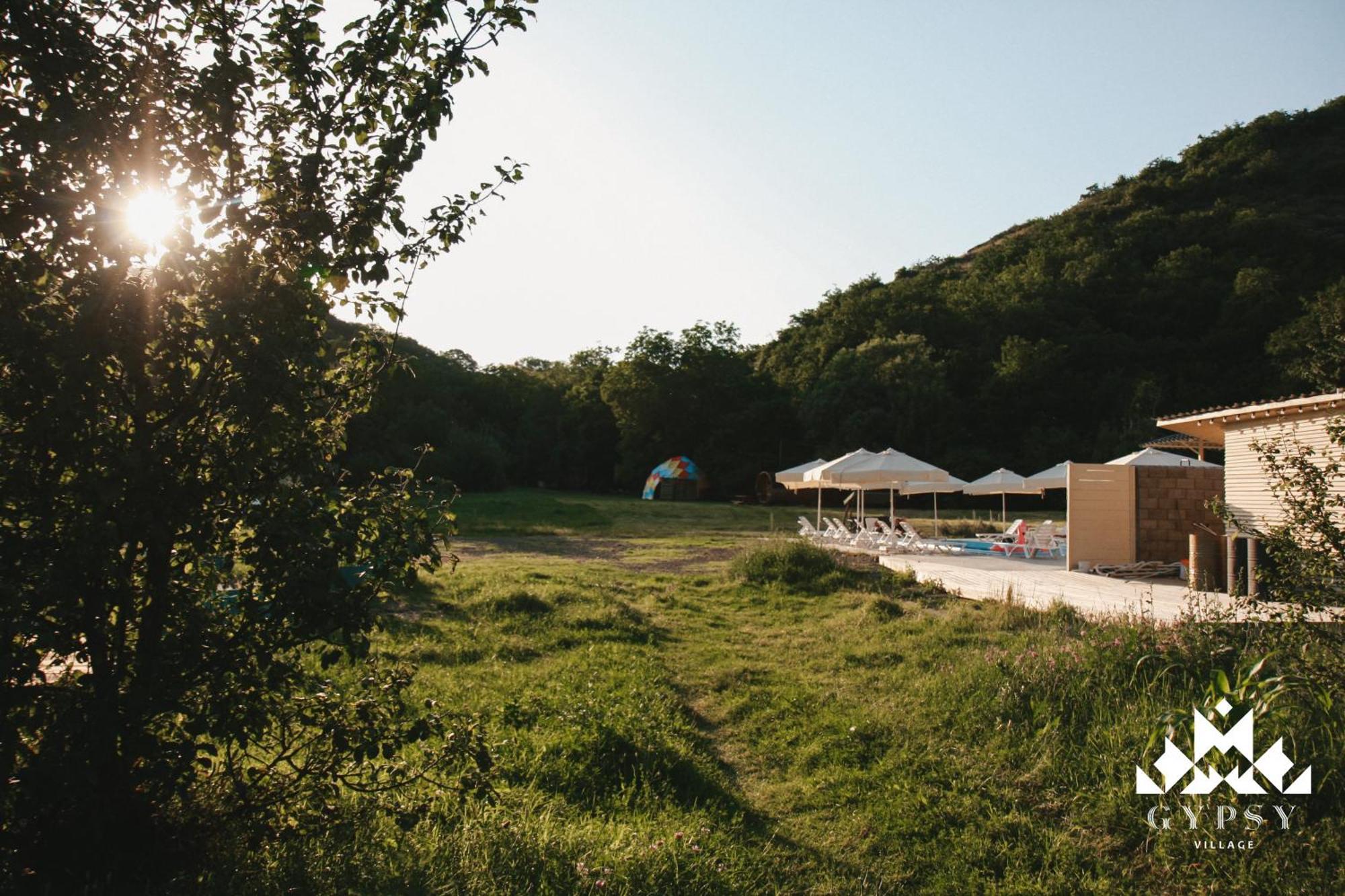 Gipsy Village Park Hotel Asureti Esterno foto