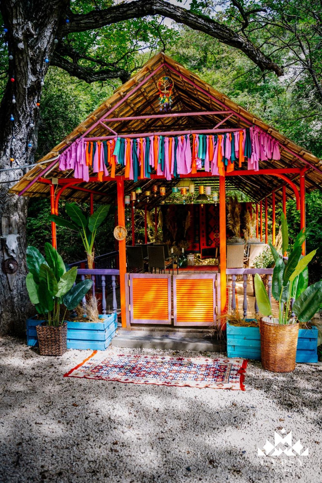 Gipsy Village Park Hotel Asureti Esterno foto
