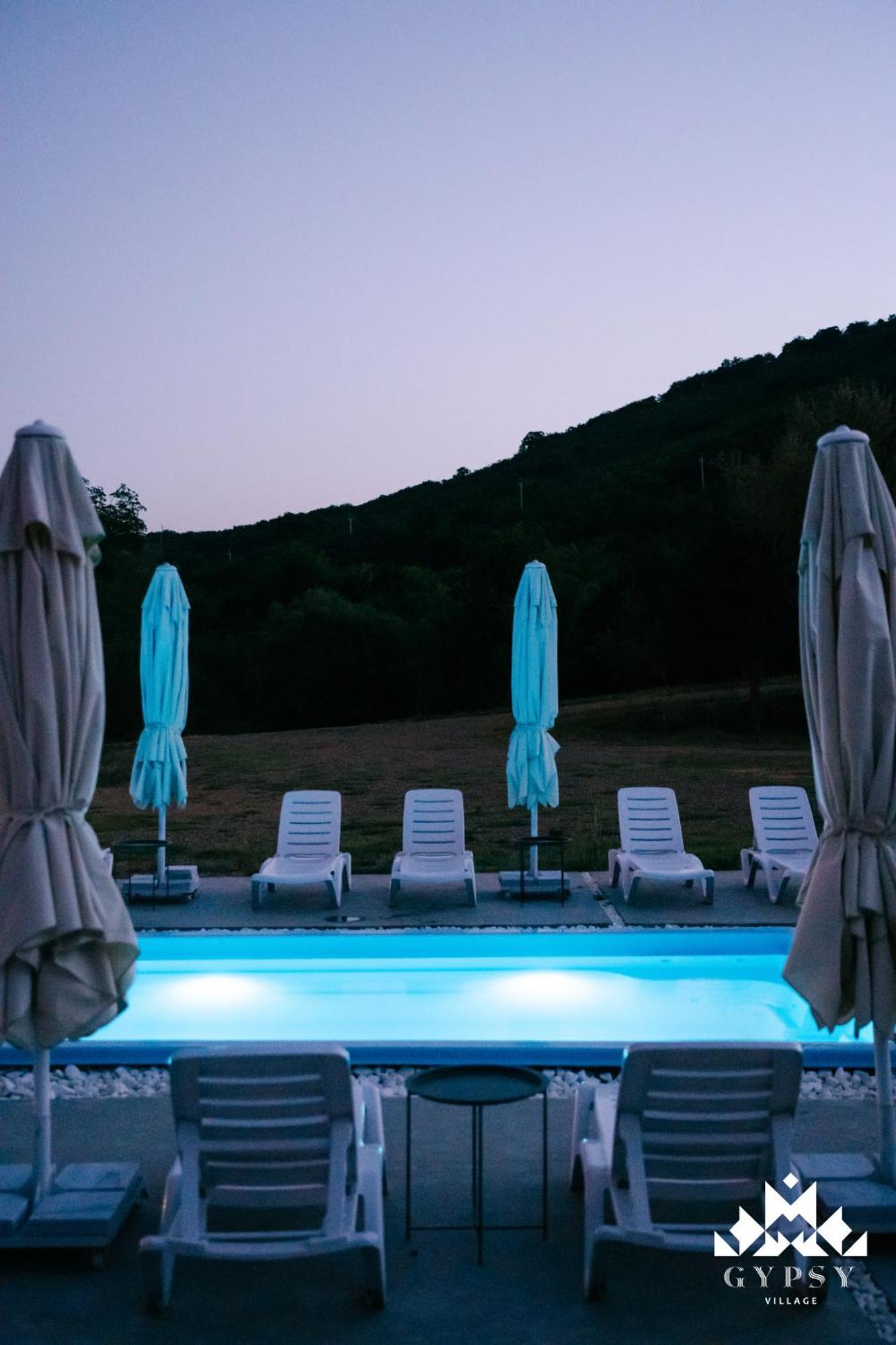 Gipsy Village Park Hotel Asureti Esterno foto