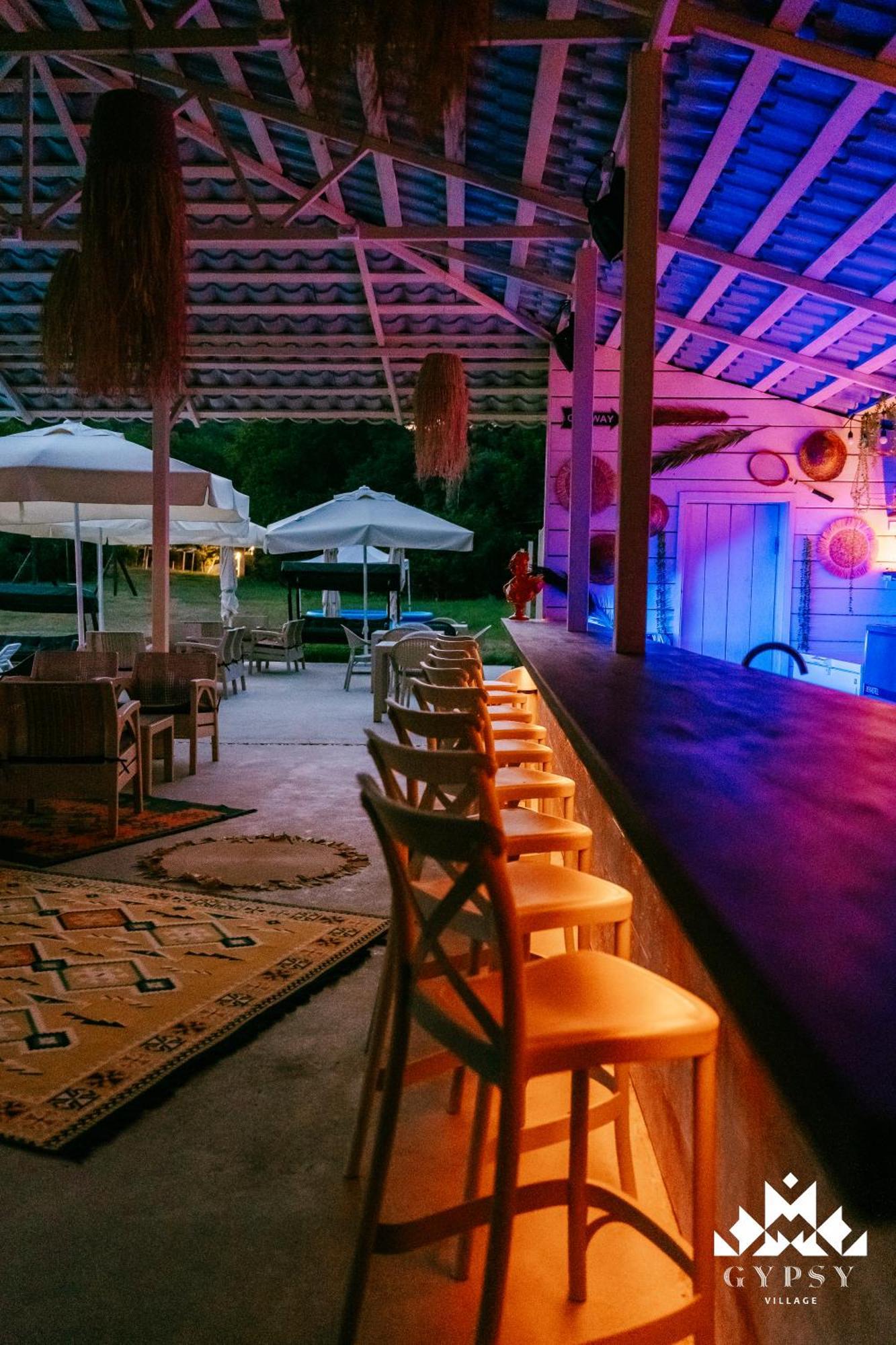 Gipsy Village Park Hotel Asureti Esterno foto